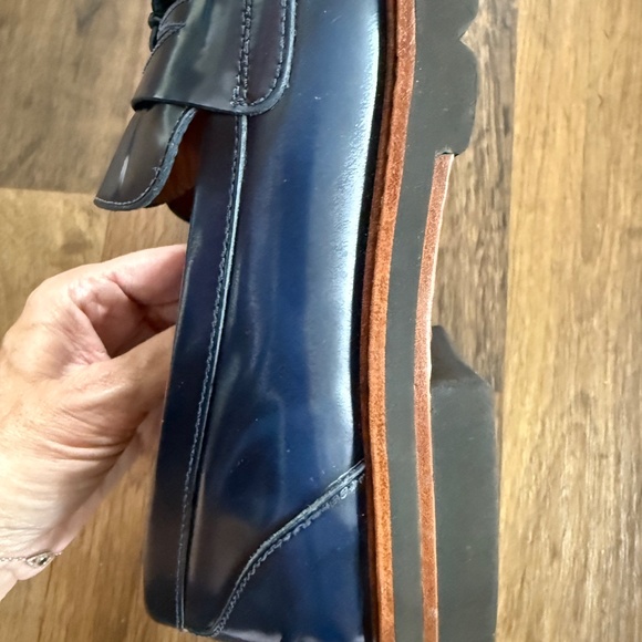 Stuart Weitsmann MANILA Loafer - Picture 3 of 10